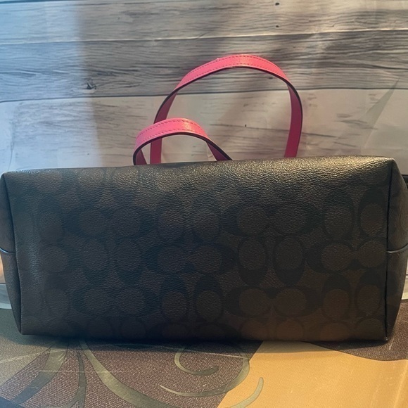 Coach ๐ฅ Signature City Zip Tote w/ matching wallet and checkbook holder ๐ฅ๐ฅ๐ฅ - Picture 10 of 16